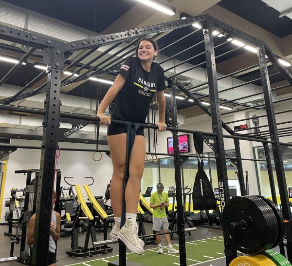 Ashley Bobrik pushing through Powerfit