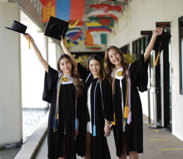 2022 ISB graduates Jenna Jokhani on the left and Grace Mahakeeta in the middle